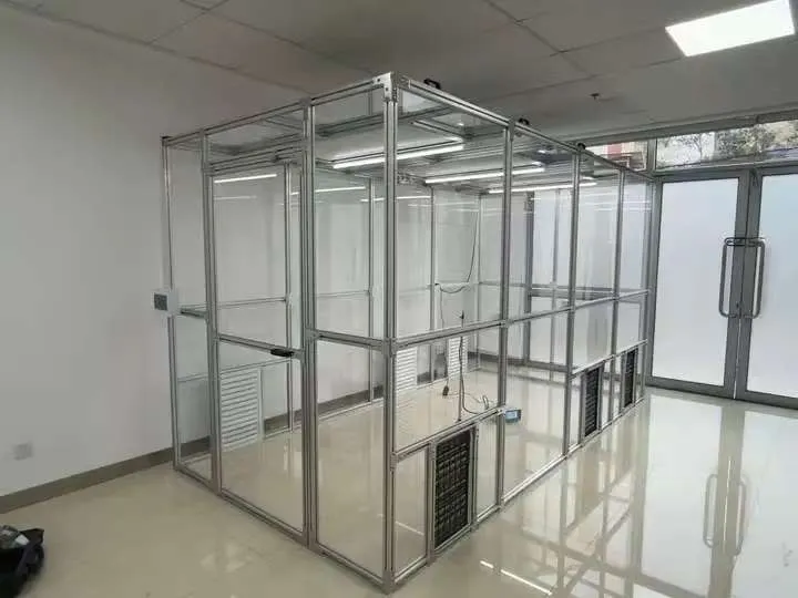 Salle blanche modulaire équipée de modules de filtration FFU