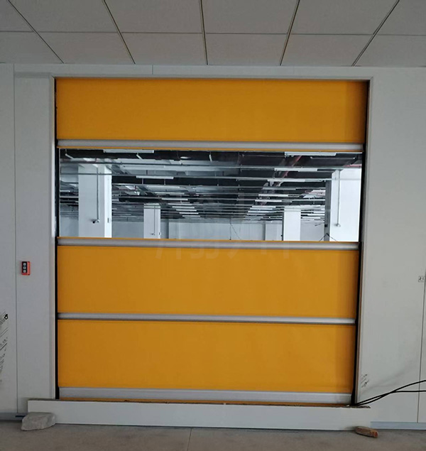 Porte rapide à rideau PVC pour atelier propre